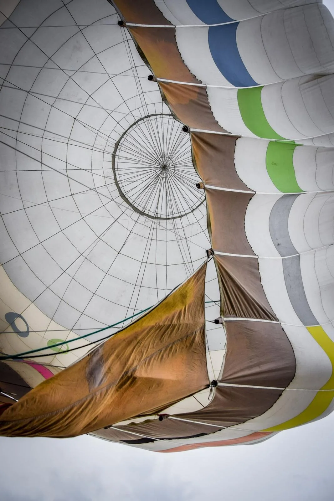 Wnętrze czaszy balonu widziane z kosza